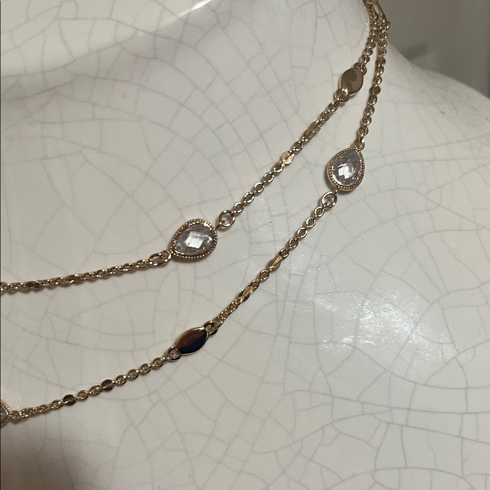 Elegant Gold Women's Necklace - Picture 2 of 4